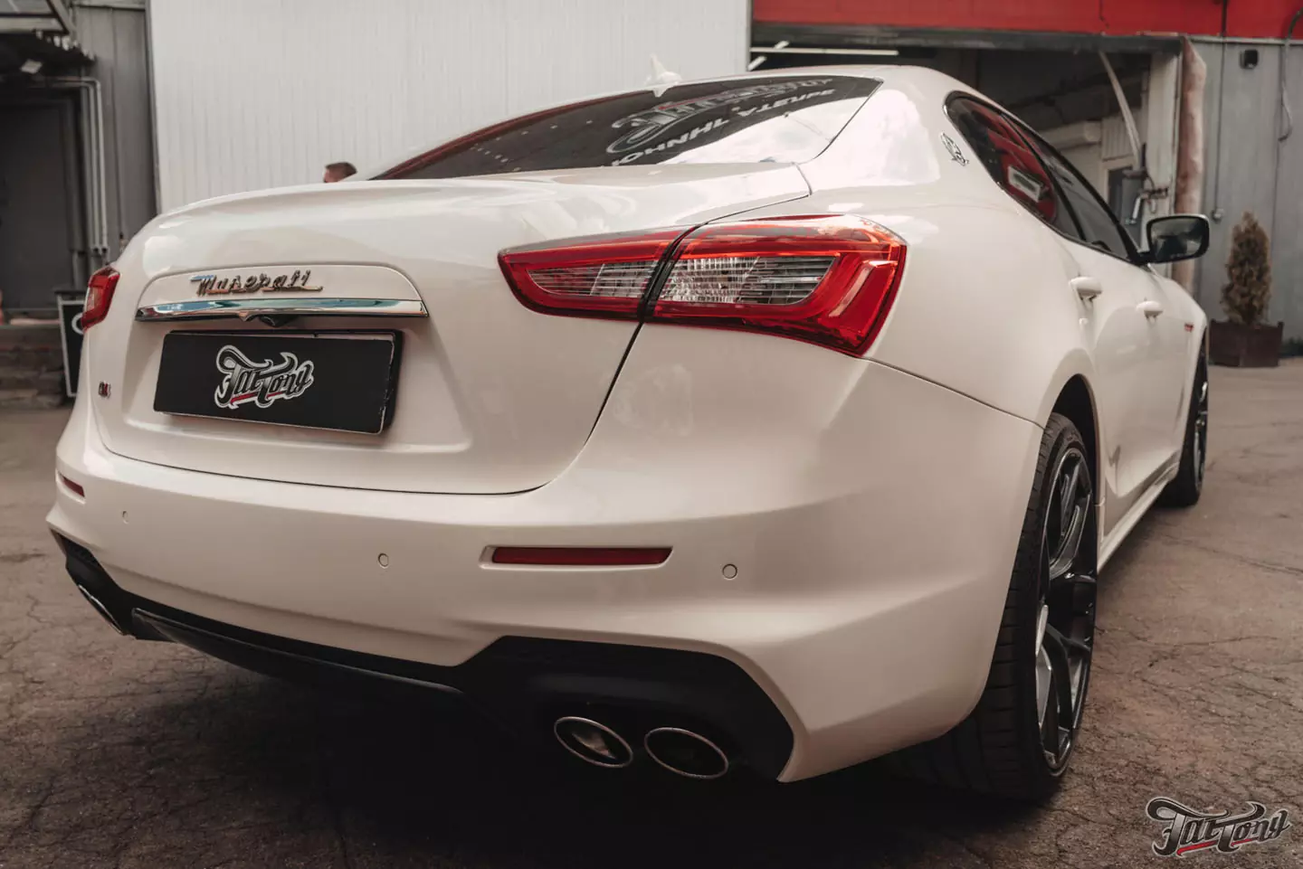 Замена бампера, доработка карбона и другие работы на Maserati Ghibli